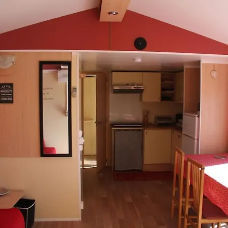 La Petite Maison Dans La Prairie Дом отдыха *